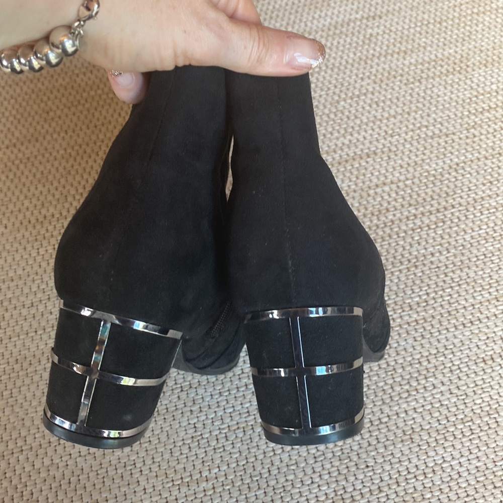 Cloudwalkers by Avenue Size 8 Wide Black Booties - Picture 4 of 17